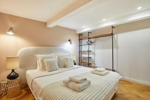 Apartment center of Paris by Studio prestige