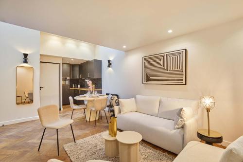 Apartment center of Paris by Studio prestige