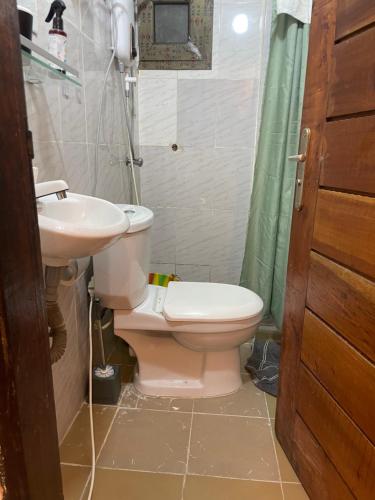Résidence Ahoulé tesisinde bir banyo