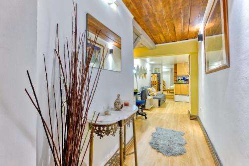 Charming Lisbon Old Town Apartment