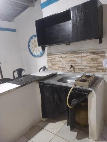 a kitchen with a sink and a counter top at Vila Sol & Mar Gaibu PE in Cabo de Santo Agostinho