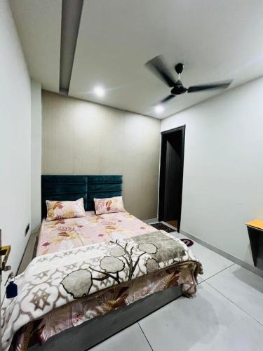 a bedroom with a bed and a ceiling fan at Hotel Dream Stay in Pānīpat