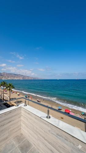 Horizonte Roquetas - Primera Línea de Playa con Vistas al Mar