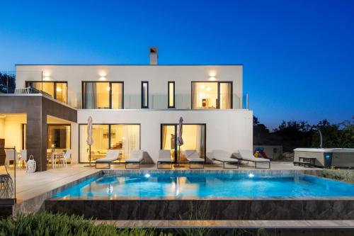 Villa Aristea with sea view, jacuzzi and infinity pool