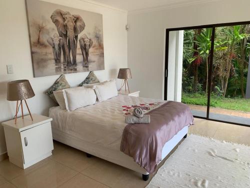 a bedroom with a bed with two lamps on it at Villa Aurora in Margate