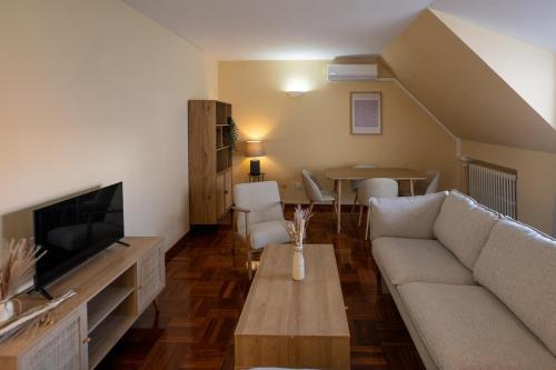 Amazing penthouse with newly renovated terrace 2B
