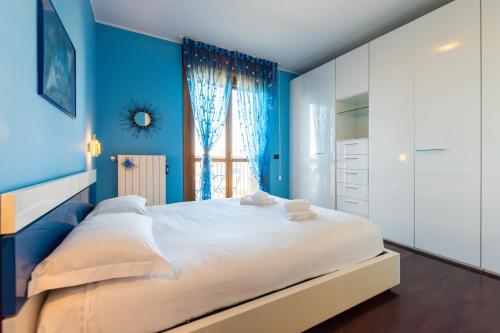 I-Host Spacious 2BR with 2 Baths & Balcony