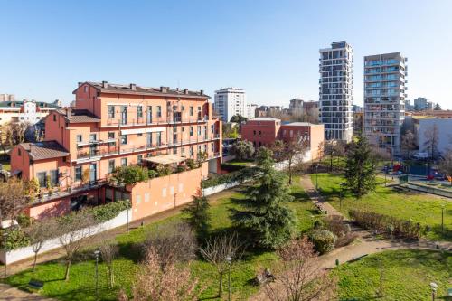 I-Host Spacious 2BR with 2 Baths & Balcony