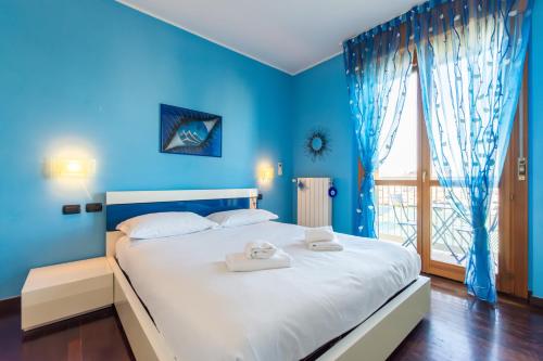 I-Host Spacious 2BR with 2 Baths & Balcony