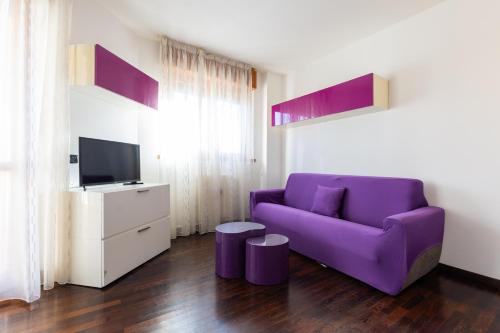 I-Host Spacious 2BR with 2 Baths & Balcony