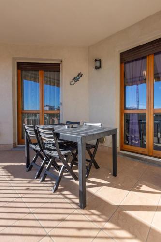 I-Host Spacious 2BR with 2 Baths & Balcony