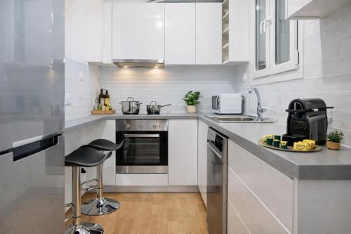 Elegant Apartment near Acropolis Walk to Plaka & Metro