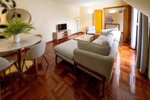 New and renovated penthouse with a terrace in the center 2C