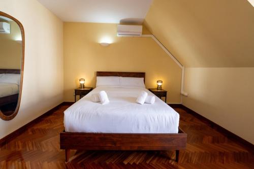 New and renovated penthouse with a terrace in the center 2C