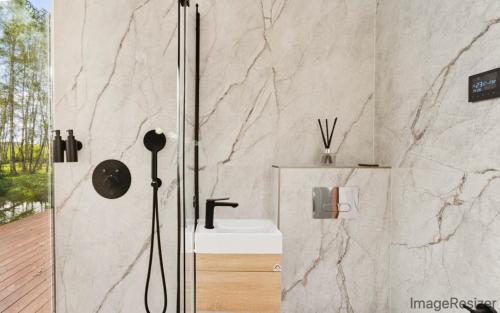 a bathroom with a shower and a sink at Luxury Resort Päikeseoru in Pedajamäe