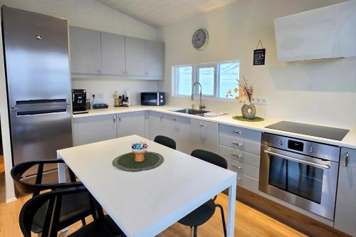 Kuhinja ili čajna kuhinja u objektu Seljanlandsfoss Cabin