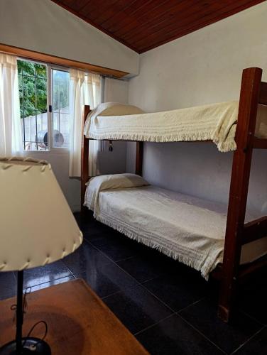 two bunk beds in a room with a window at La Micha in Chascomús