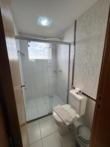 a bathroom with a shower and a toilet at Boulevard suite hotel apartamento 434 in Caldas Novas