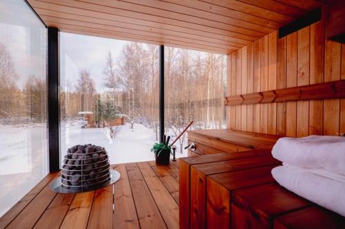 a room with a sauna with a large window at Luxury Resort Ehametsa in Vaibla