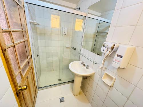 a bathroom with a sink and a shower at Hostal La Posada De La Abuela in La Paz