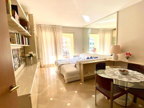 Monaco Fontvieille elegant apt - Luxury Terrace & Pool - Garden View photo 8