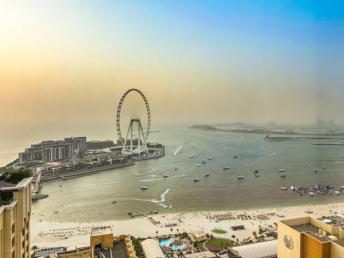 Panoramic Sea and Dubai Ain View 2BR Apt