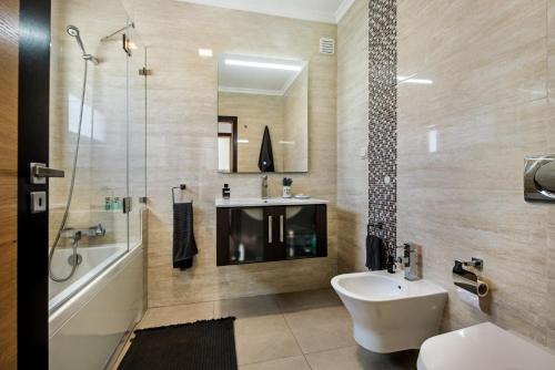 Foto Casa Jacadi Luxury Villa, Private Pool, Rooftop terrace with sea View! 3