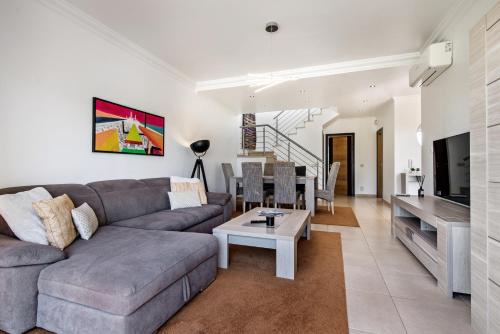 Casa Jacadi Luxury Villa, Private Pool, Rooftop terrace with sea View!