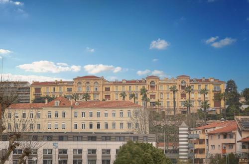 Cannes hyper centre -palais du festival -croisette -quartier historique du suquet
