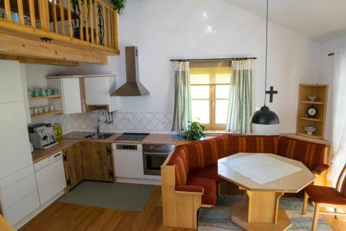 Una cocina o cocineta en Biohof Schmidbauer