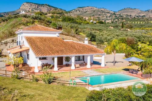 Villa El Capricho 3BR Escape in Beautiful Álora