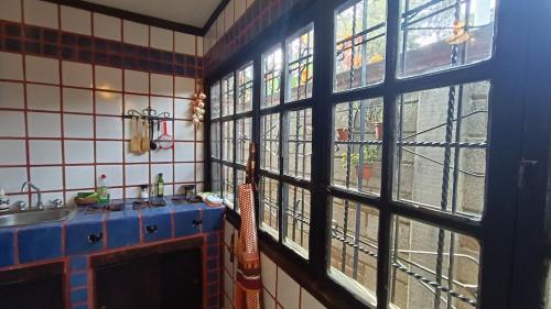 a kitchen with a window and a sink in a room at Popo Country House in Atlautla