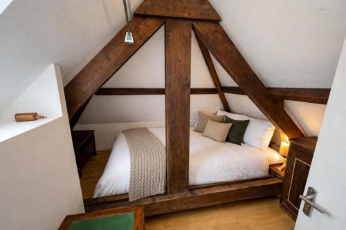 a bedroom with a bed in the attic at Maison paisible à Senlis in Senlis