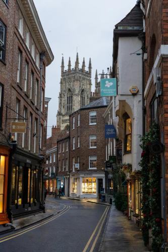 Lux, 2BD- 2 Ensuite, Steps from CityCentre,Next to Shambles, Xmas Market photo 24