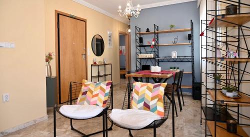 Surrounded View Family - with Private Parking