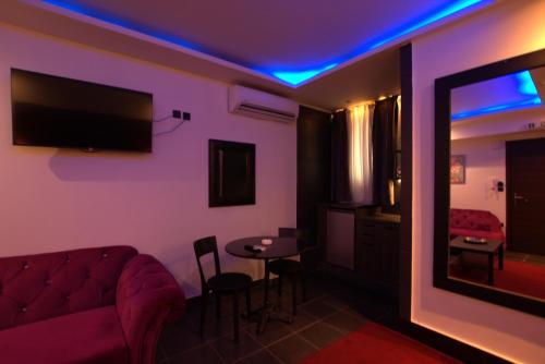 Deluxe Suite 213 - Castle De Paris