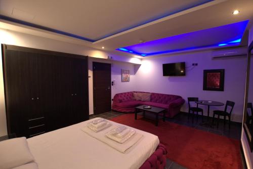 Deluxe Suite 213 - Castle De Paris