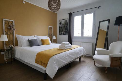 maison 3 chambres avec jardin et un studio independant 8 pers