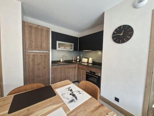 Brand New beautifully decorated 5ppl Apart JOY