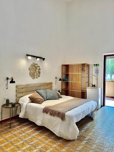 a bedroom with a large bed in a room at Eraclea Minoa Village in Montallegro