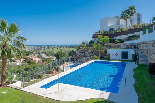Paradisiacal 3 BDRM Apt with Sea Views, Gym & Spa