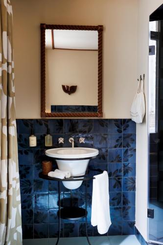 a bathroom with a sink and a mirror at Babel Lille Centre in Lille