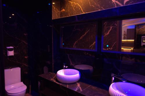 Deluxe Suite 214 - Castle De Paris