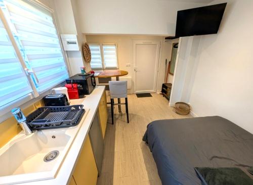 Dapur atau dapur kecil di Maisonnette centre-ville