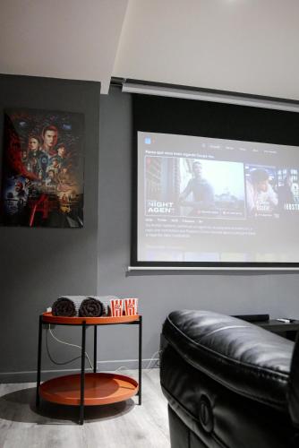 Suite CinéRoom à 25 min de Paris