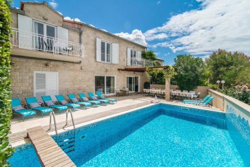 Luxury beachfront Villa Casa Mare with heated pool near Supetar - Brač