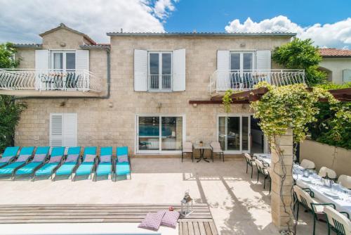 Luxury beachfront Villa Casa Mare with heated pool near Supetar - Brač