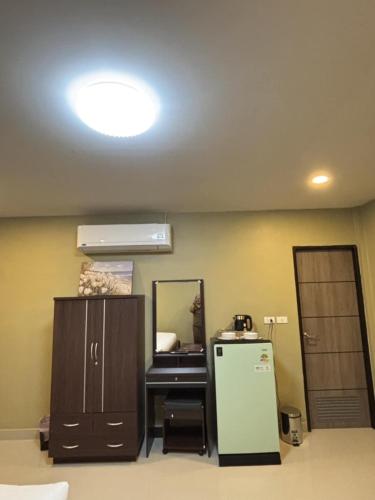 a room with a refrigerator and a mirror at Son House in Ban Thalat Choeng Thale