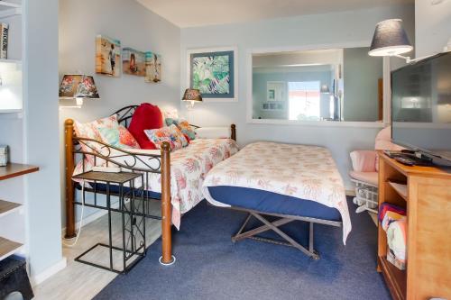 a small bedroom with a bed and a desk at Sun-Soaked Studio with Pool Access in Lake Worth! in Lake Worth