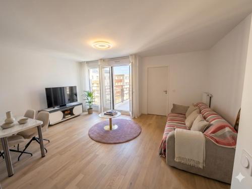 New flat, close to Paris with an optional parking